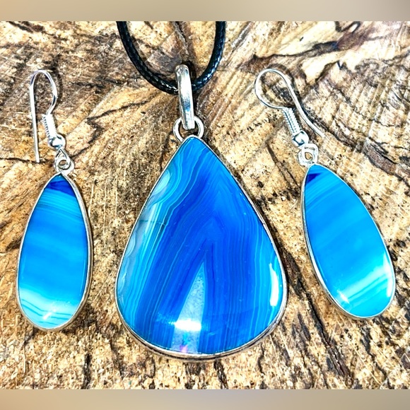 Blue Botswana Lace Agate Pendant & Earrings - Picture 4 of 11